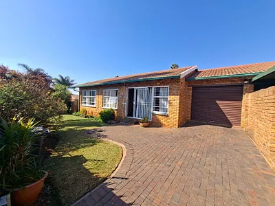 3 Bedroom Townhouse For Sale in Krugersdorp - P7cf.webp