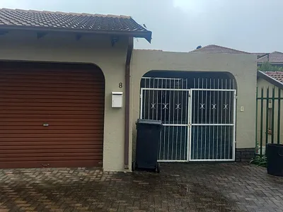 2 Bedroom Townhouse To Rent in Krugersdorp - 62xl.webp