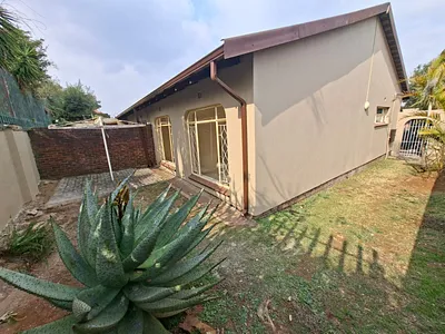 2 Bedroom Townhouse To Rent in Krugersdorp - 4OGm.webp