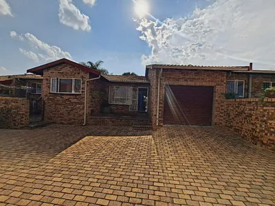 3 Bedroom Townhouse For Sale in Krugersdorp - V7wv.webp