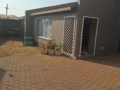 4 Bedroom House For Sale in Randfontein - ffEC.webp
