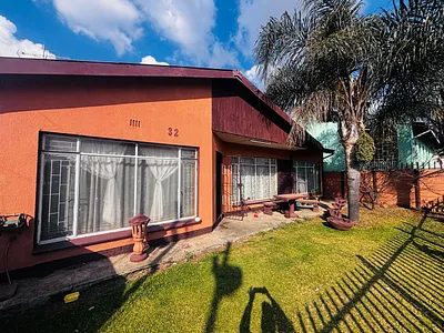 4 Bedroom House For Sale in Krugersdorp - v4vJ.webp