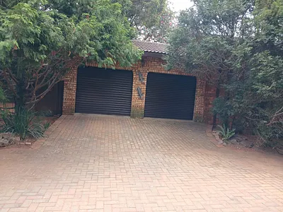 4 Bedroom House For Sale in Randfontein - LFpu.webp
