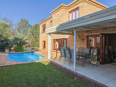 4 Bedroom Townhouse For Sale in Roodepoort - h6Sm.webp