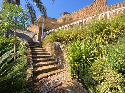4 Bedroom House For Sale in Roodepoort - F7sq.webp