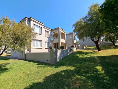 2 Bedroom Apartment For Sale in Roodepoort - Zwz3.webp