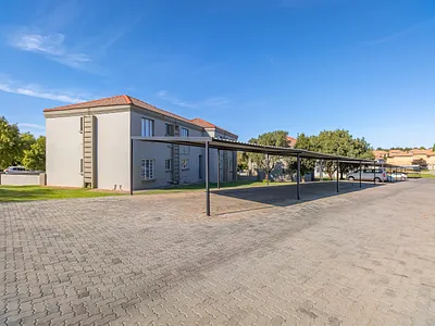 2 Bedroom Apartment For Sale in Roodepoort - q9pN.webp