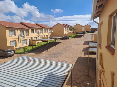 2 Bedroom Apartment For Sale in Roodepoort - YrdP.webp
