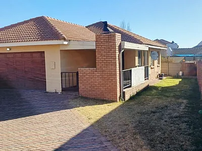 3 Bedroom House For Sale in Secunda - 50wz.webp
