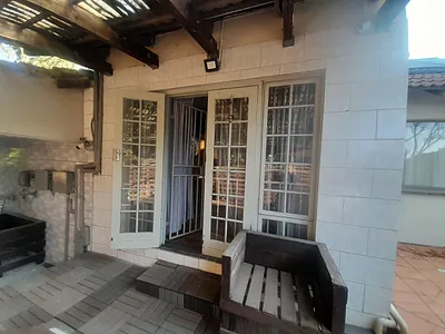 1 Bedroom Apartment To Rent in Roodepoort - LLO2.webp