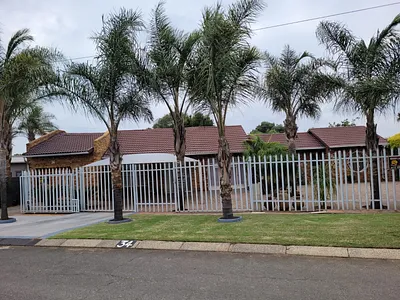 3 Bedroom House For Sale in Randfontein - 69bI.webp