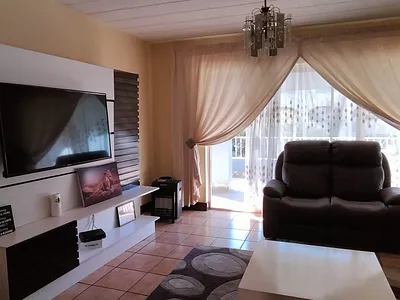 2 Bedroom Apartment For Sale in Roodepoort - fPr9.webp