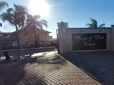 2 Bedroom Apartment To Rent in Krugersdorp - img