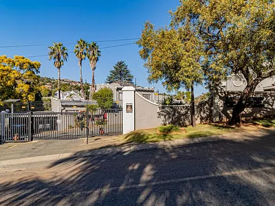 2 Bedroom Apartment To Rent in Roodepoort - XUVk.webp