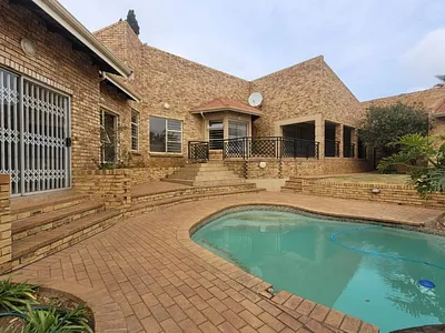 6 Bedroom House To Rent in Krugersdorp - img