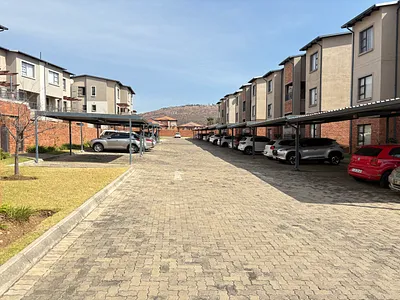 2 Bedroom Apartment For Sale in Roodepoort - v4Zx.webp