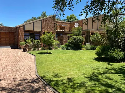 3 Bedroom House For Sale in Secunda - 5EUR.webp