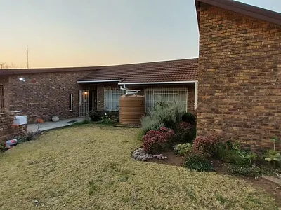 4 Bedroom House For Sale in Bethal - img