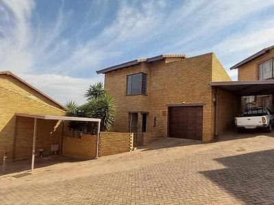 3 Bedroom Townhouse To Rent in Krugersdorp - img