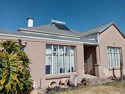 4 Bedroom House For Sale in Roodepoort - img