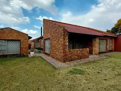 4 Bedroom House For Sale in Secunda - img