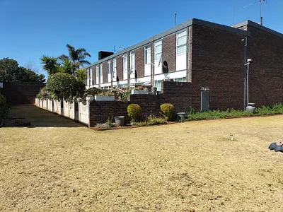 2 Bedroom Townhouse For Sale in Roodepoort - img