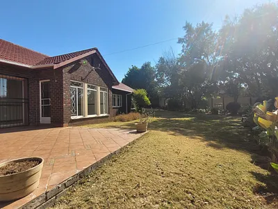4 Bedroom House To Rent in Roodepoort - RUBX.webp
