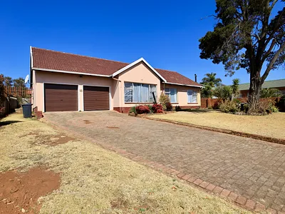 3 Bedroom House For Sale in Krugersdorp - KX6V.webp