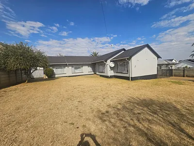 3 Bedroom House For Sale in Randfontein - ar5z.webp