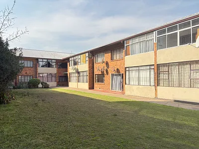 2 Bedroom Apartment For Sale in Roodepoort - 89Sn.webp