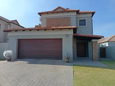 3 Bedroom House For Sale in Secunda - nbl2.webp