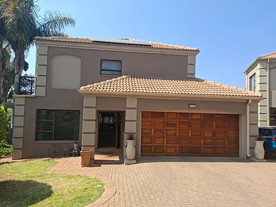 3 Bedroom House For Sale in Krugersdorp - qk2D.webp