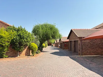 3 Bedroom Townhouse For Sale in Roodepoort - biem.webp