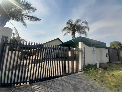 4 Bedroom House To Rent in Roodepoort - uXx3.webp