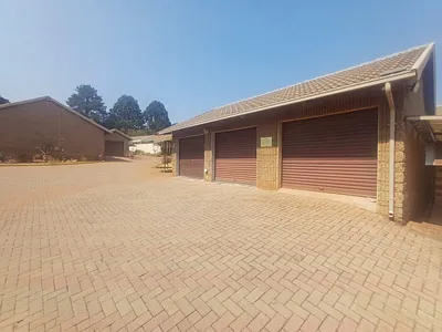 2 Bedroom Townhouse For Sale in Roodepoort - 4EM0.webp