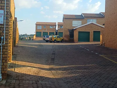 2 Bedroom Apartment For Sale in Krugersdorp - DVK0.webp