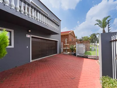 4 Bedroom House For Sale in Randfontein - arNG.webp