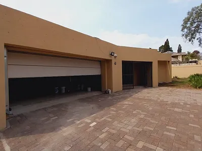 5 Bedroom House For Sale in Secunda - 5qSB.webp