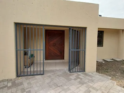 5 Bedroom House For Sale in Secunda - tZyl.webp