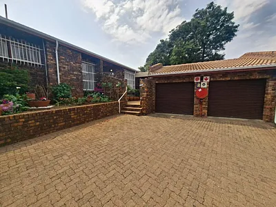4 Bedroom Townhouse For Sale in Krugersdorp - yZoK.webp