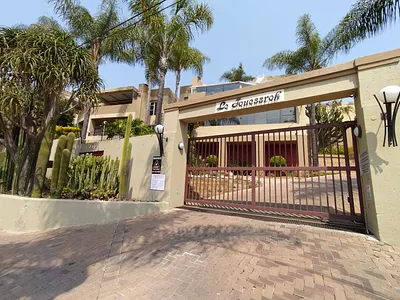 2 Bedroom Townhouse For Sale in Roodepoort - rUKR.webp