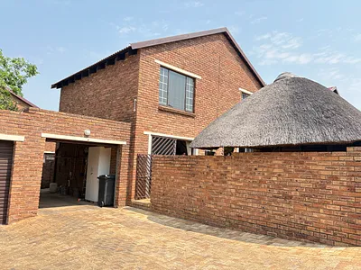 2 Bedroom Townhouse For Sale in Roodepoort - DIBj.webp