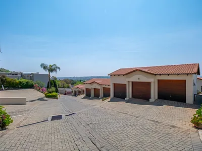 2 Bedroom Apartment For Sale in Roodepoort - snWO.webp