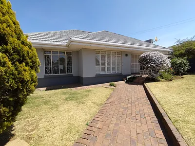 3 Bedroom House For Sale in Roodepoort - FQhu.webp