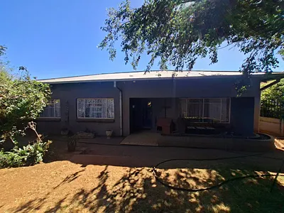 3 Bedroom House For Sale in Krugersdorp - r92g.webp