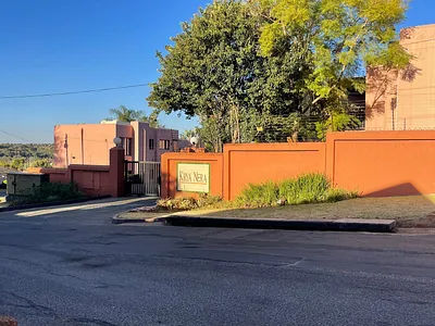 2 Bedroom Apartment To Rent in Roodepoort - img