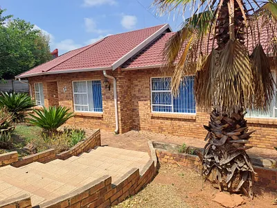 3 Bedroom House For Sale in Roodepoort - aEhi.webp