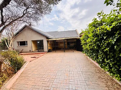 4 Bedroom House For Sale in Krugersdorp - To5d.webp