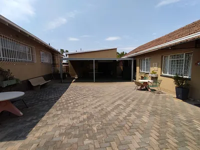 4 Bedroom House For Sale in Roodepoort - 4lEH.webp