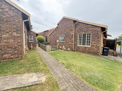 2 Bedroom Townhouse For Sale in Allen's Nek, Roodepoort - HFwv.webp